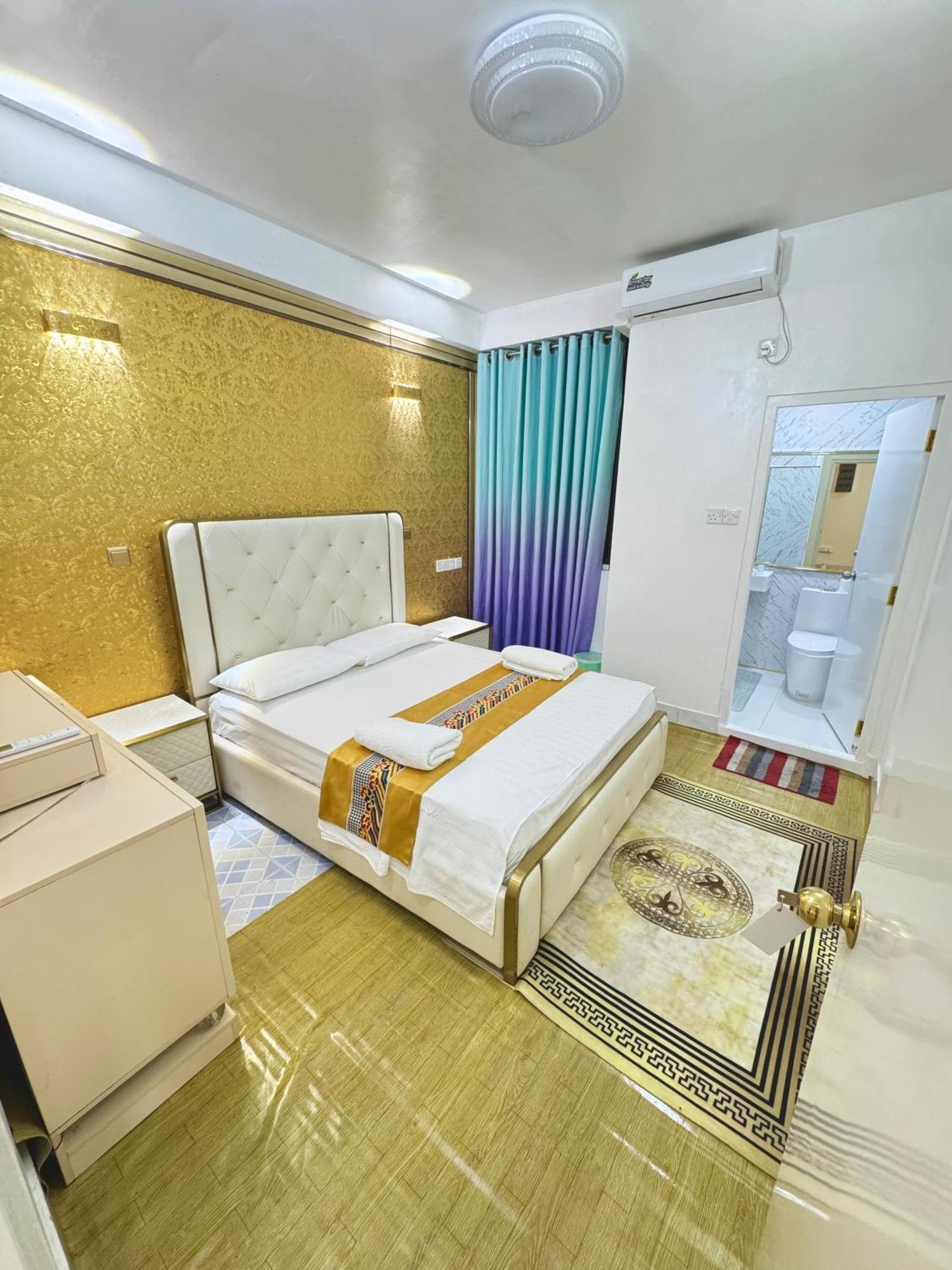 Ontrack Travel - Room Male Exterior foto